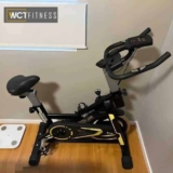 Bicicleta Spinning Com Roda De Inércia De 13kg Wct Fitness Preto Amarelo