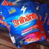 Brilhante Limpeza Total – Lava-Roupas em Pó, Roupas Brancas e Coloridas, Ativo Concentrado, Pacote 1,6kg
