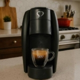 Cafeteira Espresso LOV Preta, 127V – TRES 3 Corações