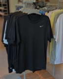 Camiseta Nike Dri-FIT UV Miler Masculina – Preto