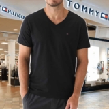 Camiseta Tommy Hilfiger Reta Logo Preta