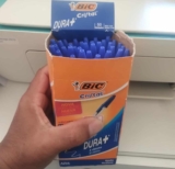 Caneta Bic Azul Cristal Dura Mais – Ponta Esferográfica Média de 1.0mm. Escrita Macia e Cor Intensa