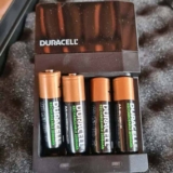 Carregador De Pilhas Recarregáveis Duracell Aa/aaa Com 4 Aa