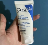 CeraVe, Creme Hidratante Corporal, com textura Cremosa e Ácido Hialurônico
