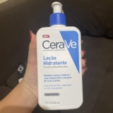 CeraVe, Loção Hidratante Corporal, com textura Fluida e Ácido Hialurônico