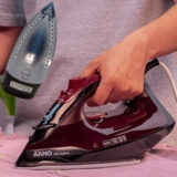 Ferro a Vapor Arno Ultragliss com Base Durilium Airglide, deslizamento mais rápido e maior resistência, 1520W, Vinho, FMV 110V