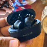 Fone De Ouvido Sem Fio Tws Philips TAT1109BK/00 Na Cor Preto, Com Bluetooth, Microfone, Tecnologia Ipx4