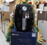 Fritadeira Elétrica sem oleo Electrolux Airfryer 3,2L 8 receitas pré-sugeridas desligamento automático cesto removivel 1400W EAF15 220v