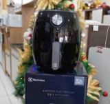 Fritadeira Elétrica sem oleo Electrolux Airfryer 3,2L 8 receitas pré-sugeridas desligamento automático cesto removivel 1400W EAF15 220v