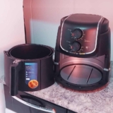 Fritadeira sem óleo GourmetFry 4L Midea 127V/60Hz