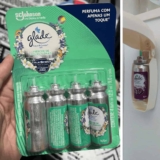 Glade Aromatizador de Ambiente Toque de Frescor, Óleos Essenciais, 4 Refis de Frescor de Águas Florais, 12ml Cada