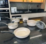 Jogo De Panelas 8 Peças Teflon Antiaderente C Tampa De Vidro Cor Vanilla Ceramic