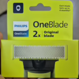Lâminas de Reposição Originais Philips OneBlade QP220/51 Aço Inoxidável Para Raspar, Aparar e Contornar – Pacote com 2. Compatível com o barbeador eletrico OneBlade
