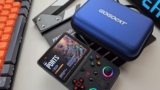 M9 Vale a Pena? Review Completo do Console Portátil com ArkOS, Wi-Fi Integrado e Mais de 39 Mil Jogos
