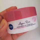 NIVEA Creme Facial Hidratante em Gel Aqua Rose 50ml – Com Ácido Hialurônico e Água de Rosas orgânica, este hidratante em gel de rápida absorção hidrata a pele por 48 horas