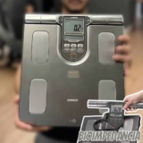 Omron HBF-514 balança de bioimpedância cor cinza