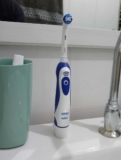 Oral-B Power, Escova de Dentes Elétrica, Remove mais Placa que uma Escova Manual, cor Branca