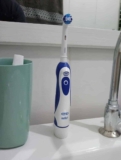 Oral-B Power, Escova de Dentes Elétrica, Remove mais Placa que uma Escova Manual, cor Branca
