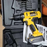 Parafusadeira Furadeira Sem Fio Bateria 12v Para Madeira Metal Cor Amarelo e Preto Frequência 60 110V/220V