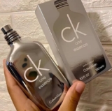 Perfume CK One Essence cem mililitros com nécessaire brinde volume unidade cem ml