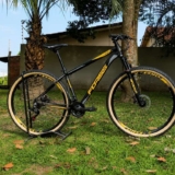 BICICLETA ARO 29 MASCULINA FORSS ALUMINIO 5.0 21V – Preto Fosco+Amarelo