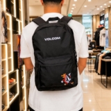 Mochila Universitária Masculina Reforçada Espaçosa Estilosa Cor Preto Desenho Do Tecido Liso