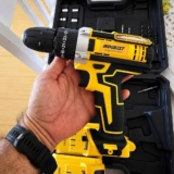 Parafusadeira Furadeira Sem Fio 2 Baterias 340w 1550 Rpm Cor Amarelo