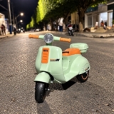 Mini Scooter Moto Elétrica Frente E Ré Bateria 6v Som E Luz Cor Verde-claro Voltagem Do Carregador 127/220v