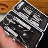 Kit Cortador De Unha Portátil Estojo AIicate Manicure 12 Pç – Desencravador De Unha Manicure Alicate Lixa Profissional Tesoura Empurrador De Cutículas Pinça Portátil Dobrável