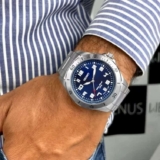 Relógio de pulso Orient MBSS1155A com corria de aço inoxidável cor prata – fondo azul-escuro