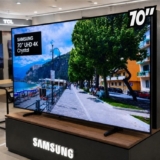Samsung Smart TV 70″ Crystal UHD 4K U8500F 2025, Xbox Cloud Gaming, Canais Gratuitos, 7 Anos de Atualização, AI Energy Mode, Alexa integrada