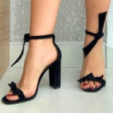 Sandália Feminina Salto Grosso Laço Preta Confortável