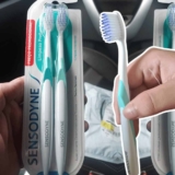 Sensodyne Limpeza Profunda Escova de Dente Extra Macia para Dentes Sensíveis – Kit com 2 unid.
