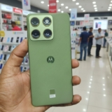 Smartphone Motorola Edge 70 5G – 256GB 24GB (8GB RAM + 16GB RAM Boost), Ultrafino, 3 cameras 50MP, Tela 1.5K extreme Amoled 120hz – Bronze Green
