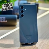 Smartphone Samsung Galaxy S24 FE 128GB 5G 8GB RAM 6,7″ Câm. Tripla + Selfie 10MP