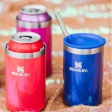 Stanley Can Cooler Candy Apple Shimmer – 296ml