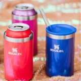 Stanley Can Cooler Candy Apple Shimmer – 296ml
