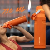 Stanley – Garrafa de água Aerolight com tampa de fluxo rápido, copo isolado a vácuo para bebidas frias, aço inoxidável leve, 710 ml, Tigerlily