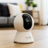 Steck, Câmera De Segurança Interna Ptz 360 Super HD (3MP), Wi-Fi, Áudio bi-direcional, Detecção de som e movimento, Visão noturna, Armazenamento Local 128gb, Compatível com Alexa – SMBC3BS1