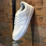 Tênis Adidas Courtblock