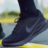 Tênis Nike Revolution 7