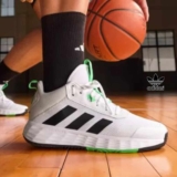 Tênis Ownthegame adidas