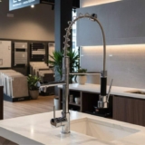 Torneira Cozinha Gourmet Monocomando Com Spray Extensor – Kparts Importadora