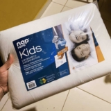 Travesseiro Nasa Kids Viscoelástico D28 – Antiácaro – Branco – capa 100% algodão – Nap